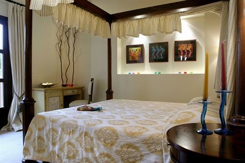 Great Greece Le Convivial Hotel